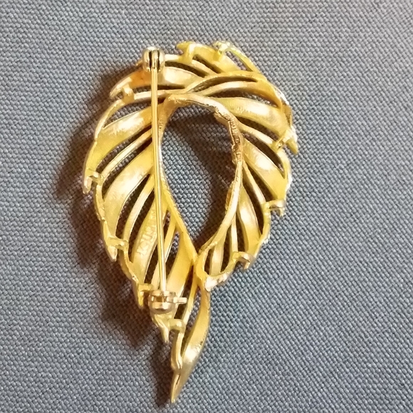 VTG Lisner brooch gold swirl textured 3d - Picture 5 of 10